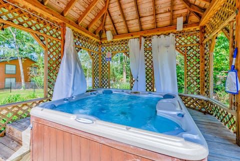 Luxury Lake Front Home w/Hot Tub