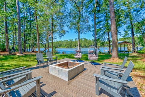 Luxury Lake Front Home w/Hot Tub