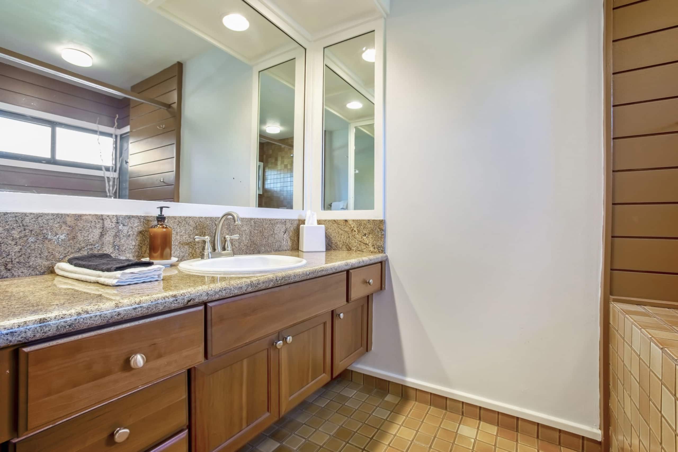 Condo in Lahaina · ★5.0 · 1 bedroom · 2 beds · 2.5 baths - Image 28