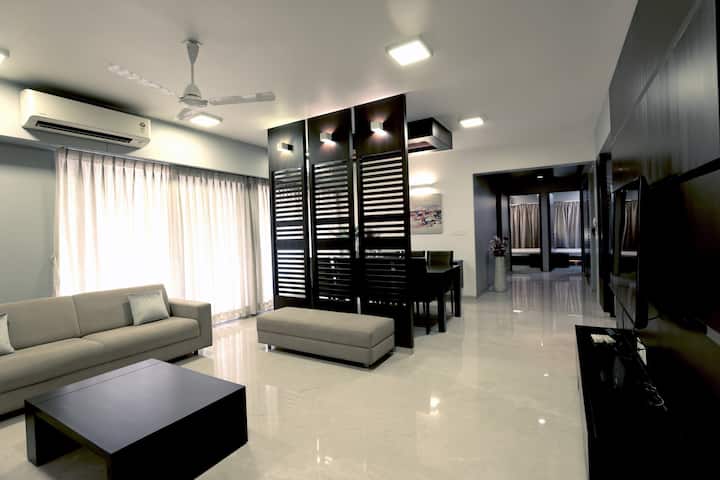 Luxury Duplex Penthouse | Central Alkapuri
