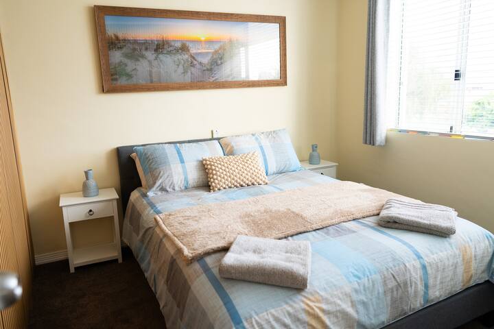 Quinns Beach Mansion Apartment 2 gallery image 4