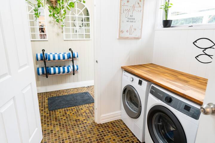 Quinns Beach Mansion Apartment 2 gallery image 5