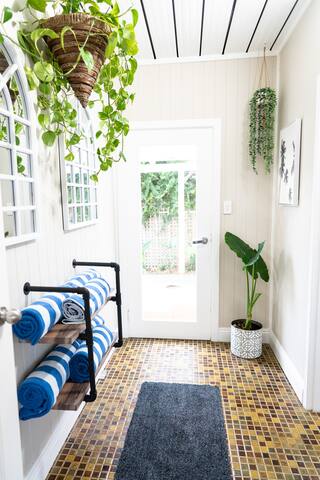 Quinns Beach Mansion Apartment 2 gallery image 2