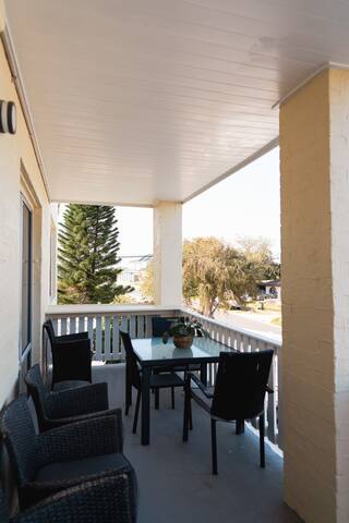 Quinns Beach Mansion Apartment 2 gallery image 3