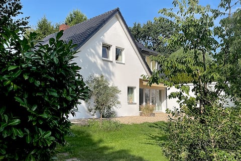 Successful Airbnb property: Landhaus Meerbusch / Dusseldorf in Langst