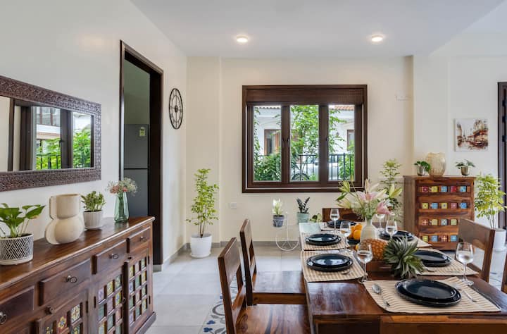 Dining area image 4