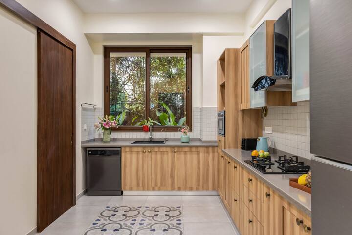 Full kitchen image 1