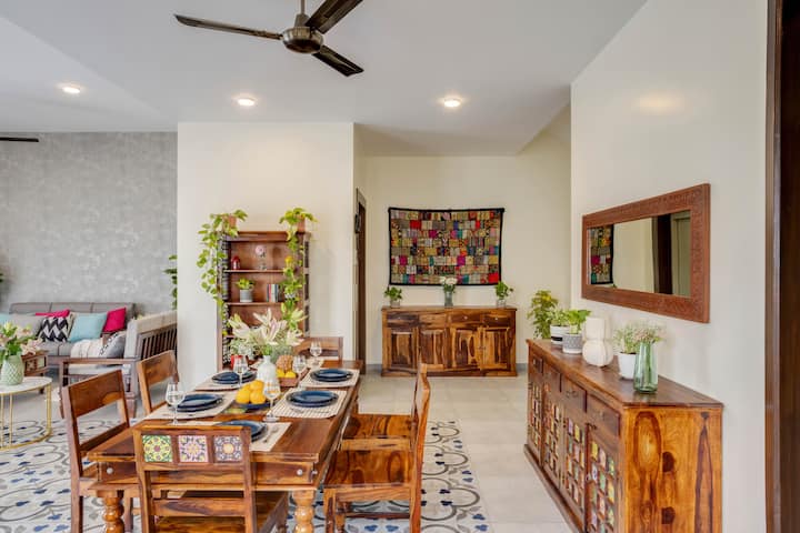 Dining area image 5