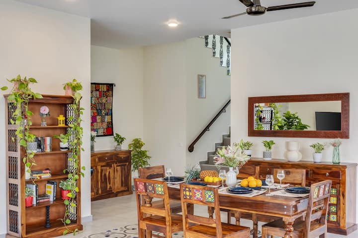 Dining area image 1