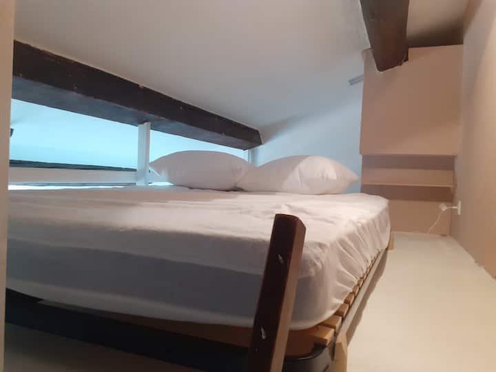 Ანტრესოლზე წვდომა მოსახსნელი კიბით