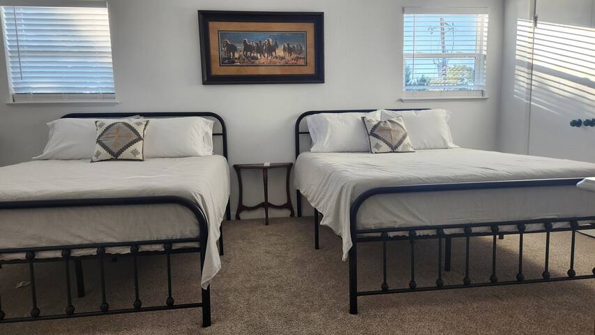 Huge Pool | Sleeps 15 | Southwest ATX | 2 Acres gallery image 4