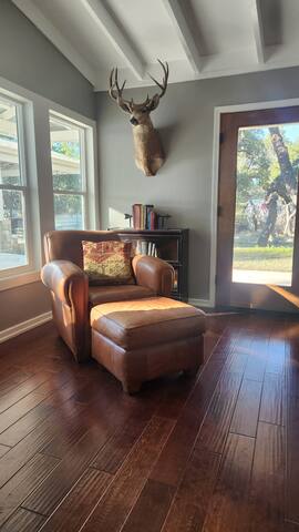 Huge Pool | Sleeps 15 | Southwest ATX | 2 Acres gallery image 2