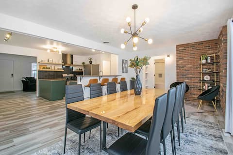 Whitehouse Retreat! Pool - Hot Tub - 1GB WIFI