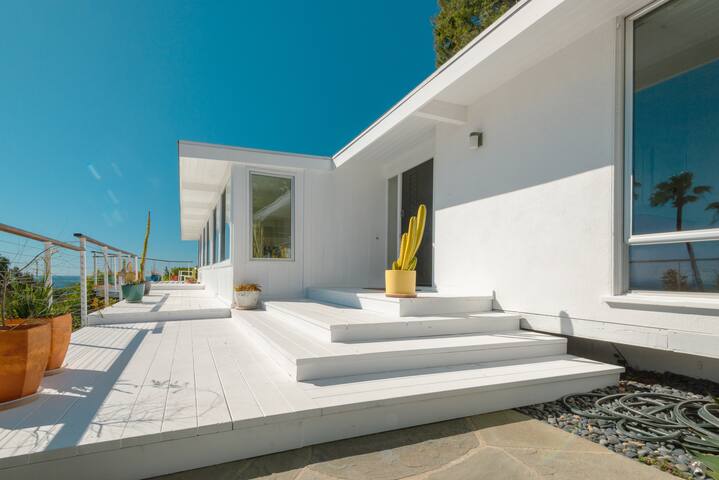 Mid-Century Modern Malibu 1960 gallery image 4