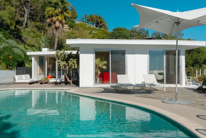 Mid-Century Modern Malibu 1960 gallery image 2