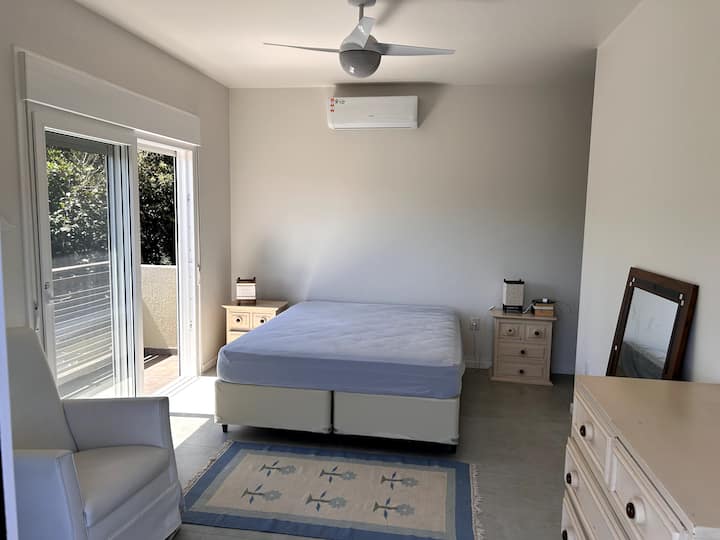 ห้องสวีทพร้อมเตียงคู่ 1 หลังและวิวสวย