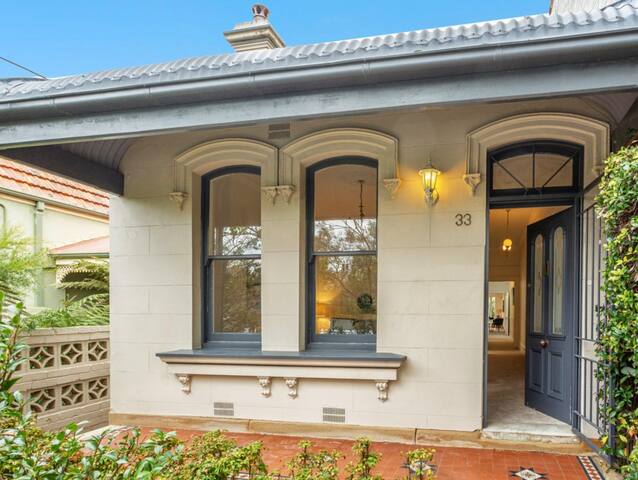 Luxury Renovated Home, Quiet street- Light Modern gallery image 5