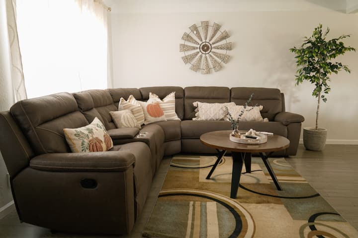 Cozy Spacious 4br Home Near Ont/ Claremont College - Upland, CA