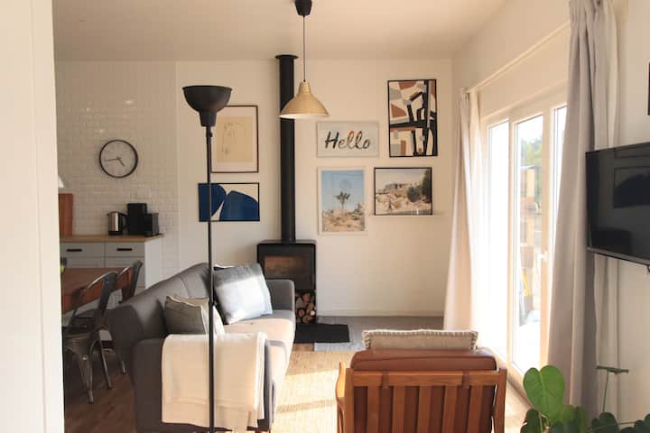 „Функционално обзаведено и оборудвано в индивидуален дизайнерски стил, с любов към всеки детайл.“ – Франк, Чехия