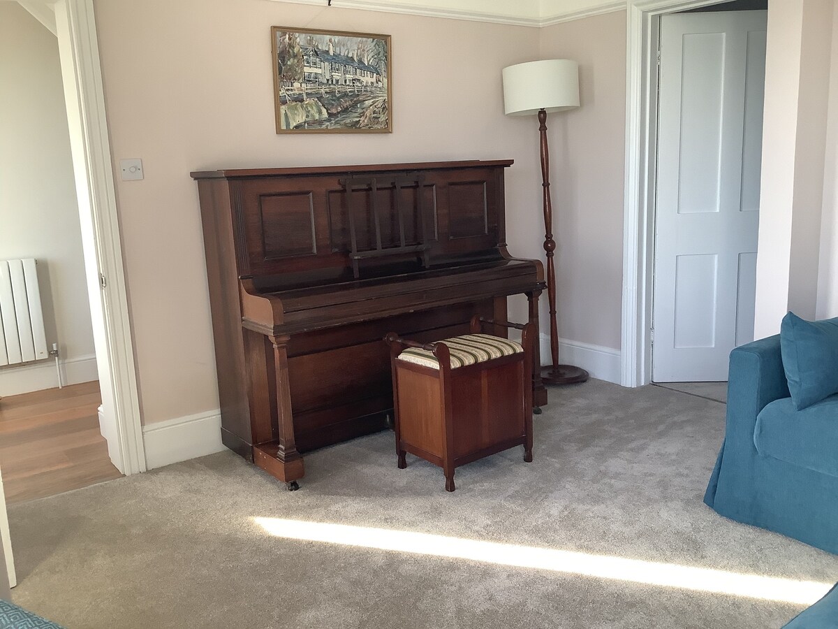 Top Airbnb: Seadowns - large house with amazing sea views in Rottingdean