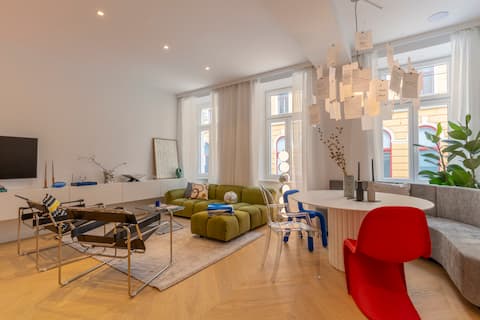 Popular Airbnb listing: josef's home | Deluxe Suite | Quiet & Central in Josefstadt