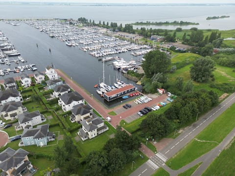 The ark, staying on the water!