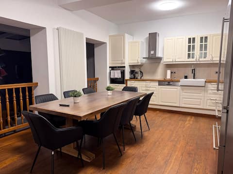 T&K Apartments - DUS - 8 Room house - 6min FAIR