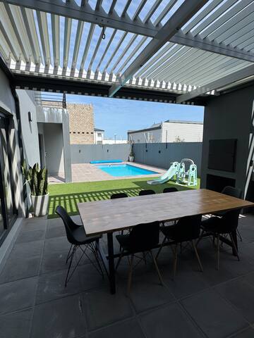 Sandown Oasis – Modern Luxury Family Getaway gallery image 5