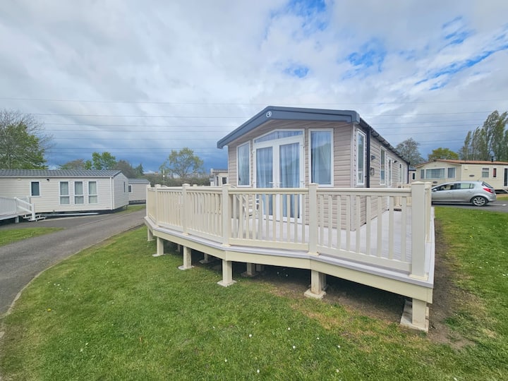 Freesia Dogs Stay Free, Rockley Park, Poole + Wifi - Wareham, UK