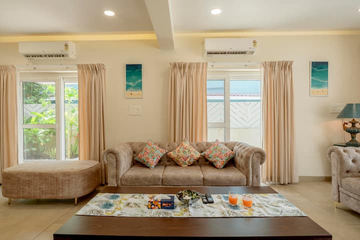 Living room image 6