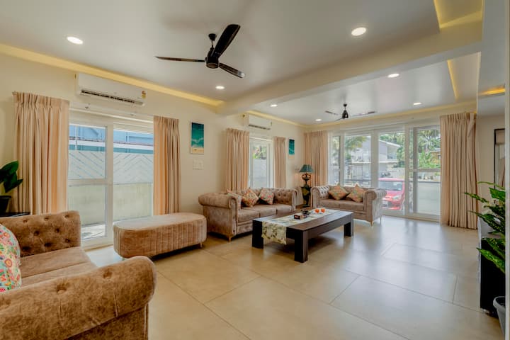 Living room image 7