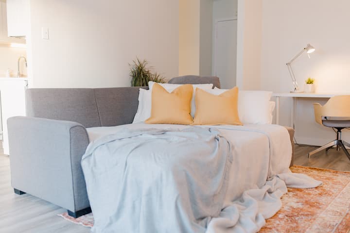 Sofá seccional de 3 plazas que se convierte en un sofá cama doble (capacidad para 2 personas) en cuestión de segundos.