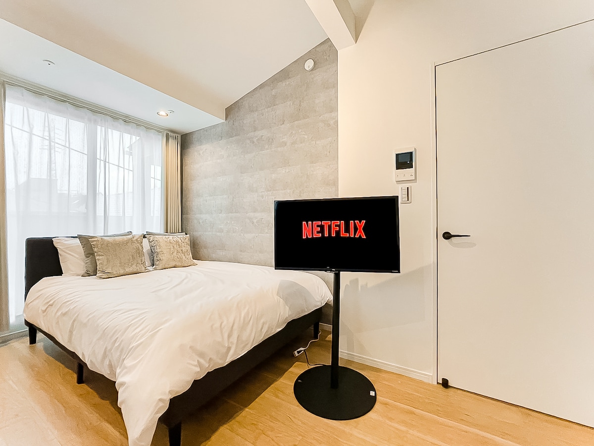 Cama doble.También equipado con TV inteligente.¡La noche de cine también es buena!