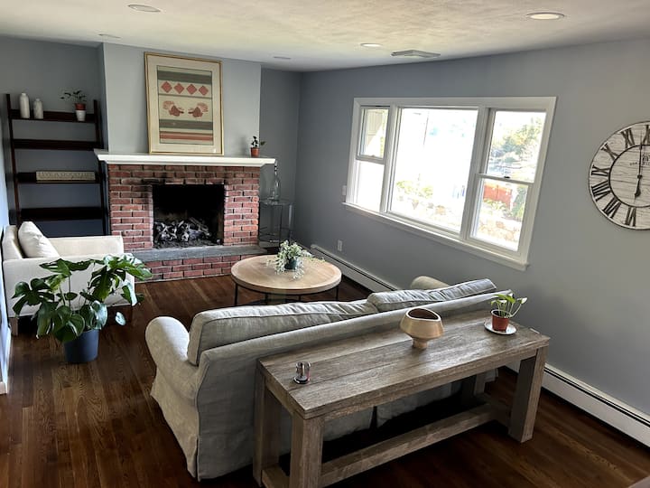 Candlewood Lakeside Retreat - Brookfield, CT