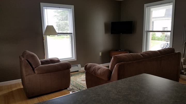 Comfortable Studio Cottage - Button Bay State Park, Vergennes