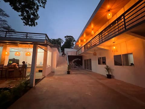 kalani surf house entire Villa sleeps 15 people.