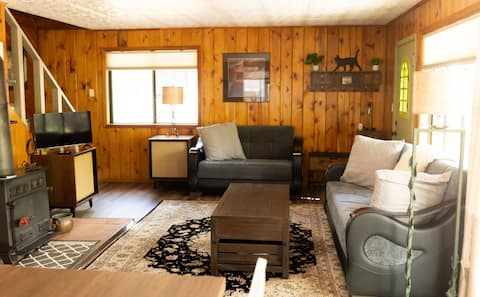 Popular Airbnb listing: The Green Door Cabin in Munds Park