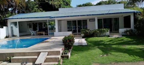 Top Airbnb: Private Cabin in El Porvenir: Beach and Pool in San Antero