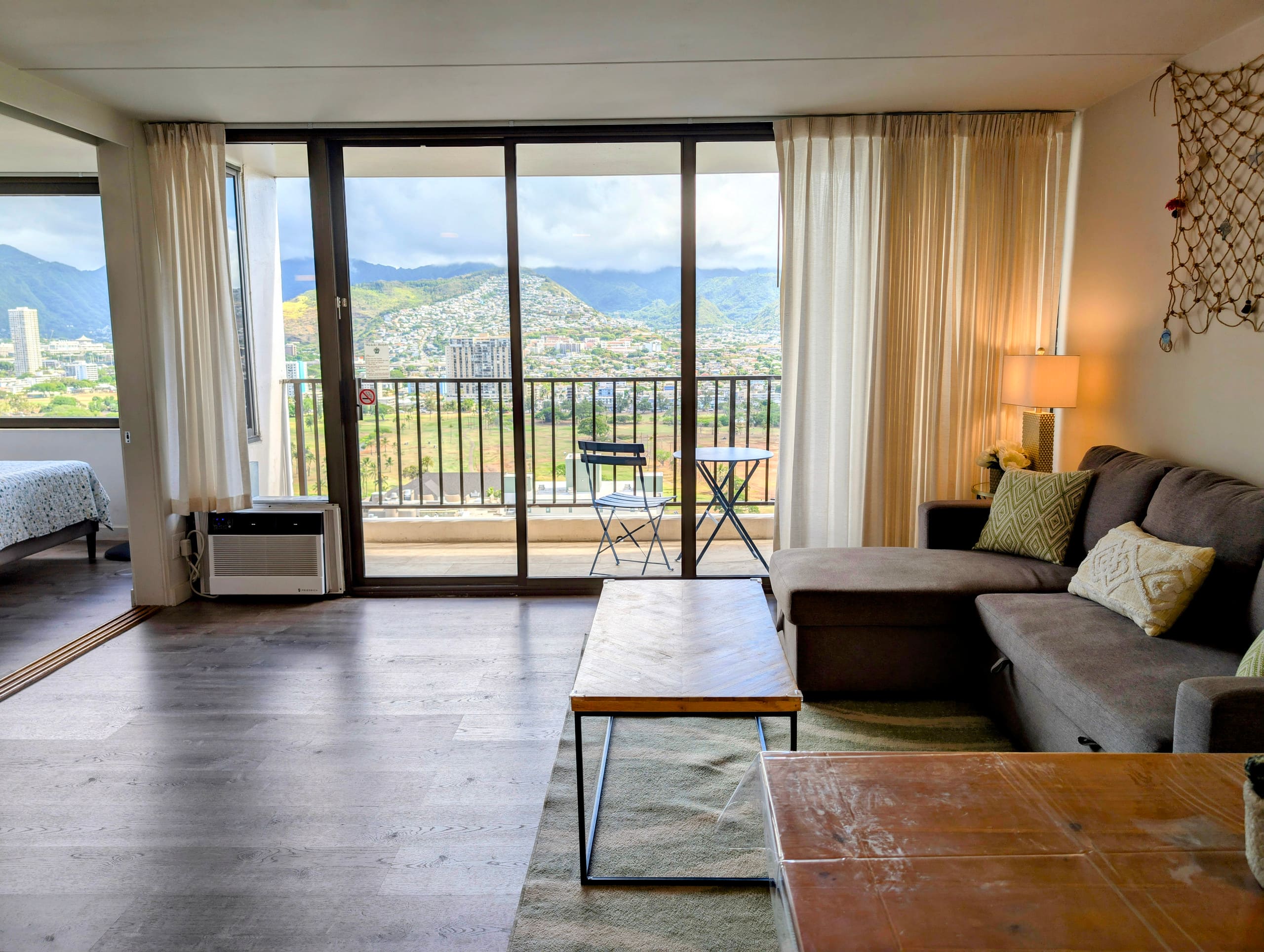 Condo in Honolulu · ★4.98 · 1 bedroom · 3 beds · 1 private bath - Image 6