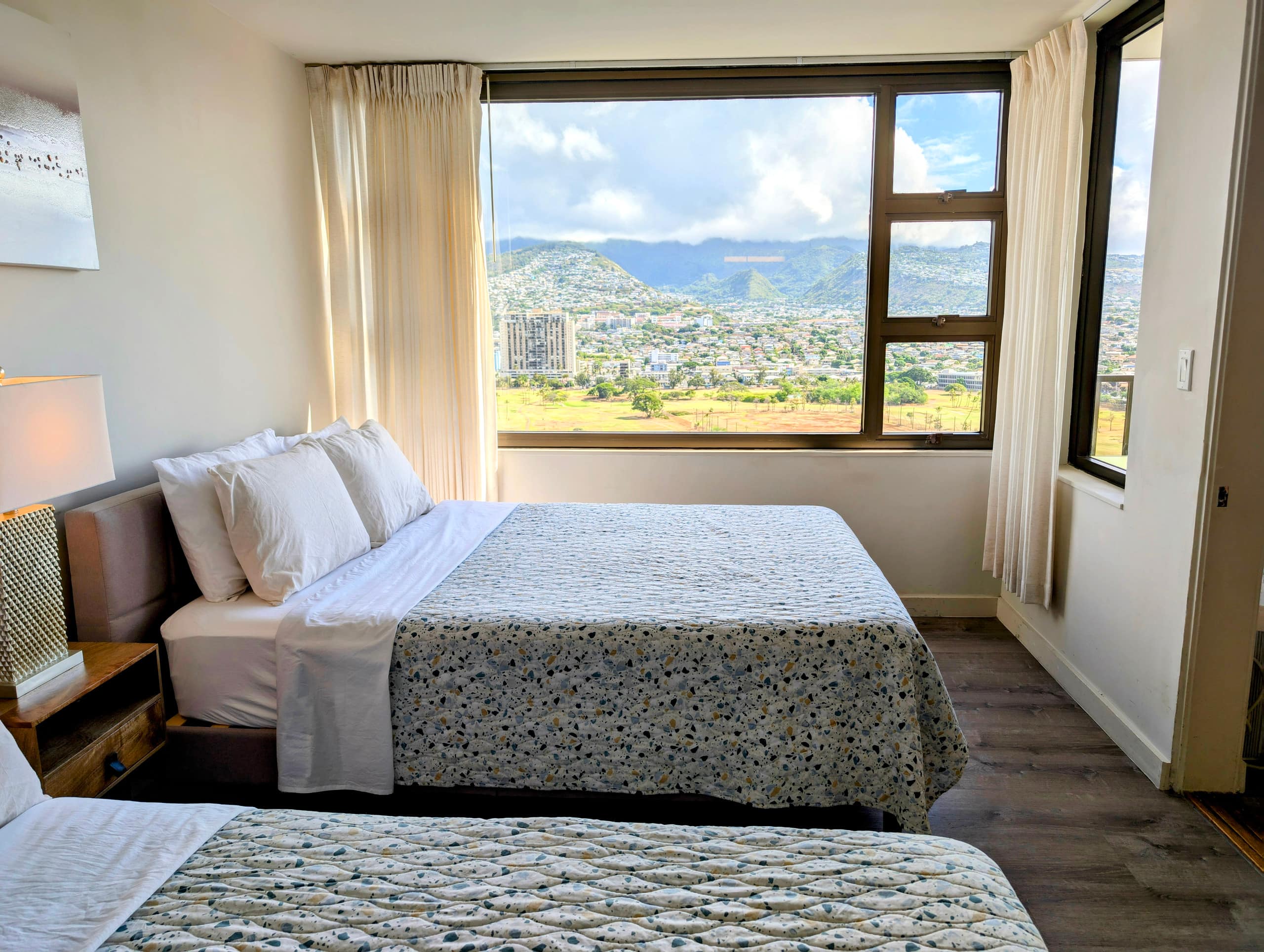 Condo in Honolulu · ★4.98 · 1 bedroom · 3 beds · 1 private bath - Image 12