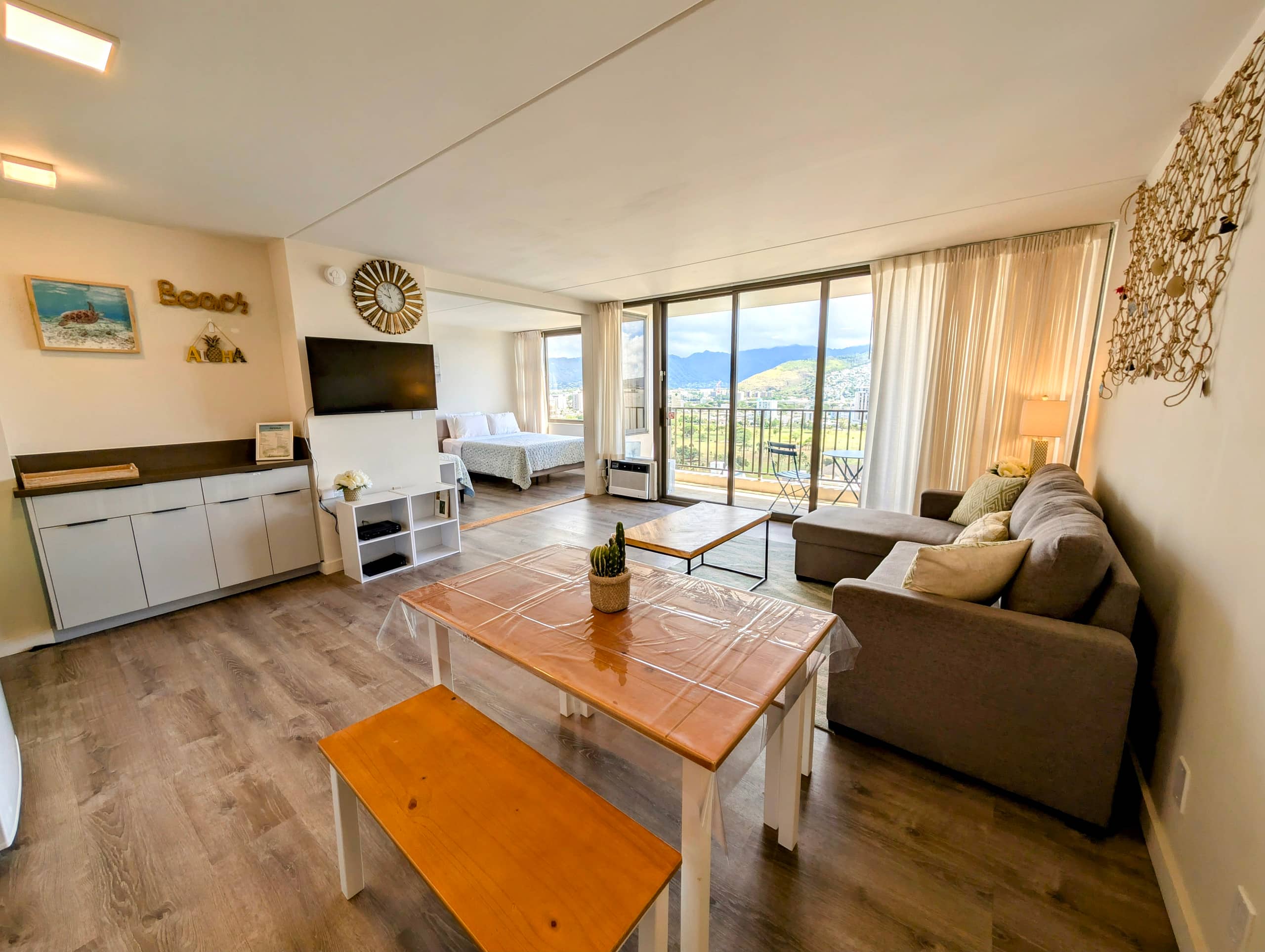 Condo in Honolulu · ★4.98 · 1 bedroom · 3 beds · 1 private bath - Image 5