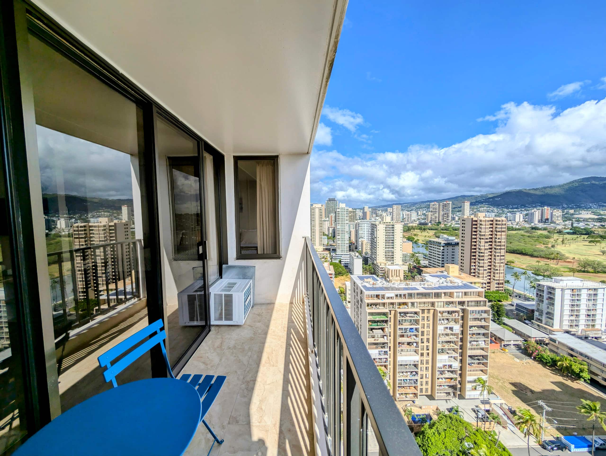 Condo in Honolulu · ★4.98 · 1 bedroom · 3 beds · 1 private bath - Image 18