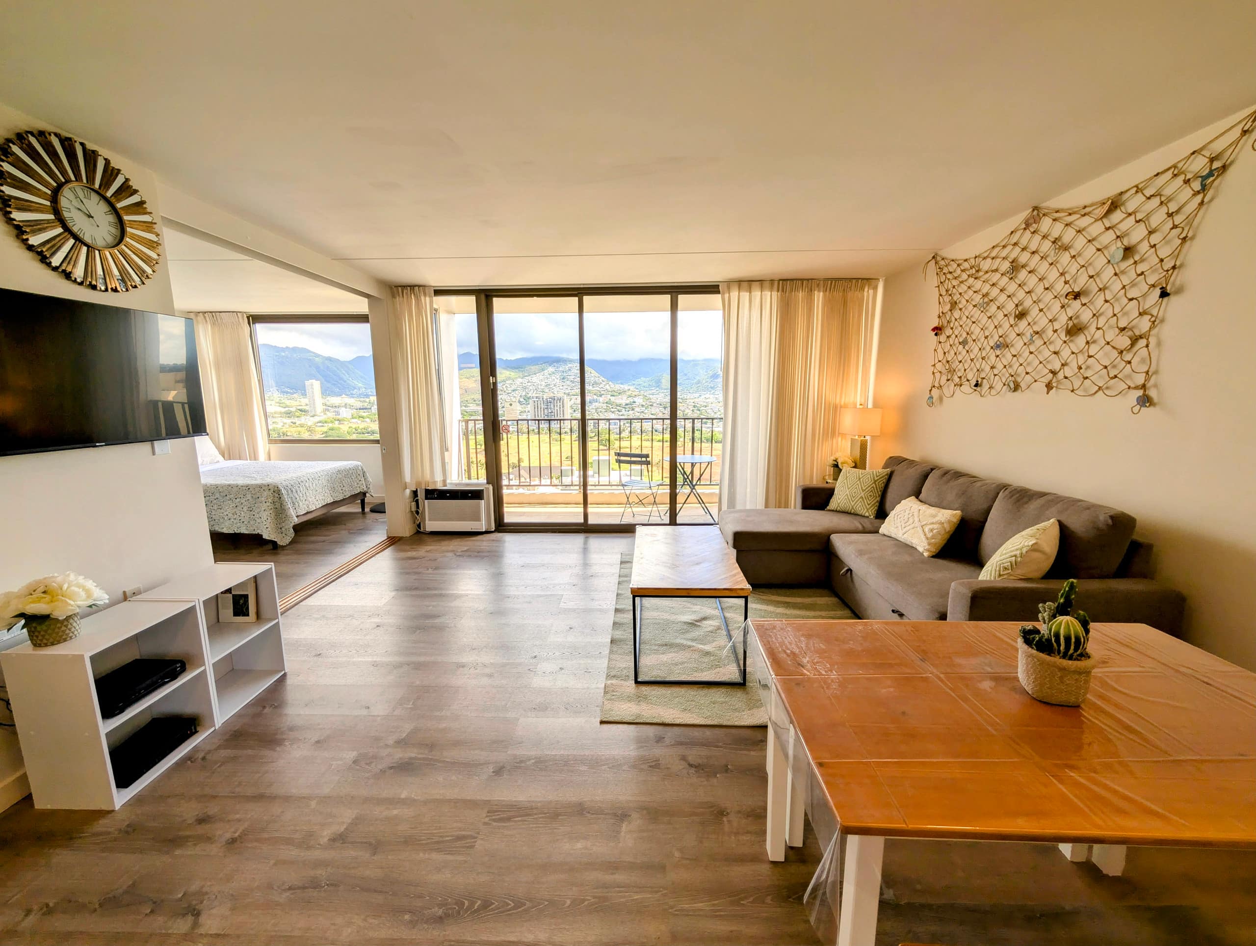 Condo in Honolulu · ★4.98 · 1 bedroom · 3 beds · 1 private bath - Image 1