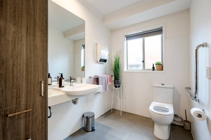 Saltwater Beach House gallery image 5