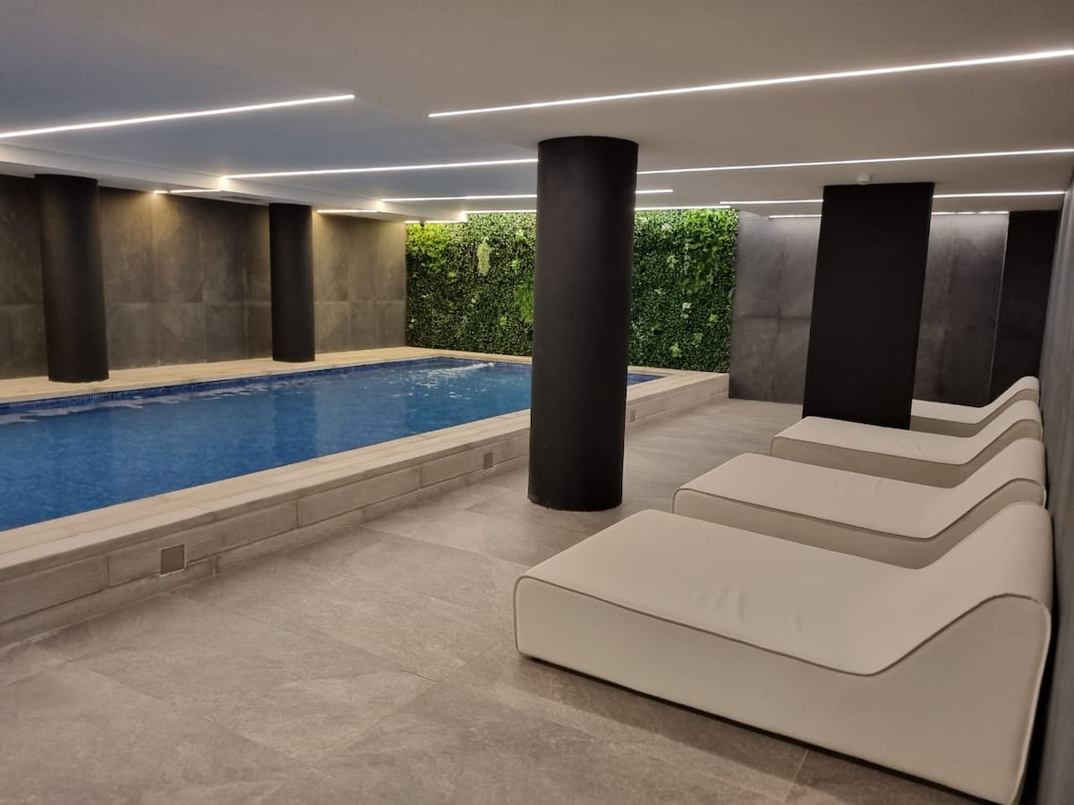 Studio apartment in Colegiales with indoor pool, outdoor pool, gym and coworking