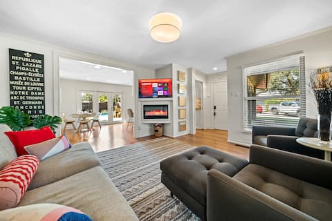 Top Airbnb: Cozy Updated Home Backyard Patio Fireplace & Pool in Irving