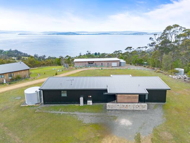 The Outlook on Mount Louis – 2 Bedrooms gallery image 5