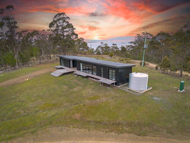 The Outlook on Mount Louis – 2 Bedrooms gallery image 2