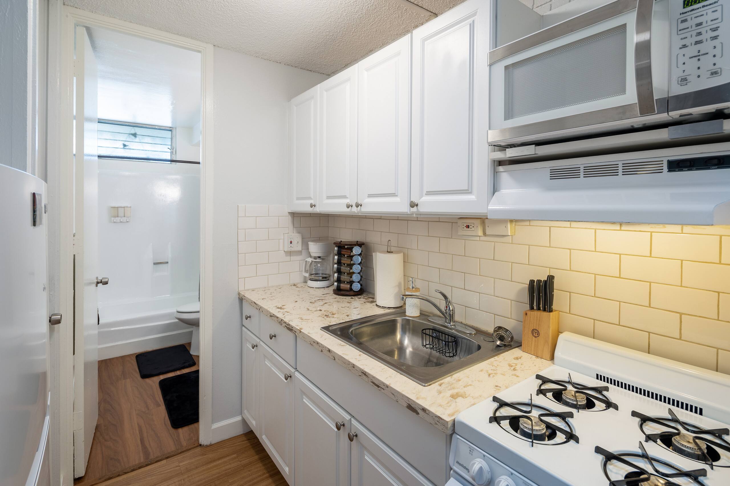 Condo in Honolulu · ★4.71 · 1 bedroom · 1 private bath - Image 7