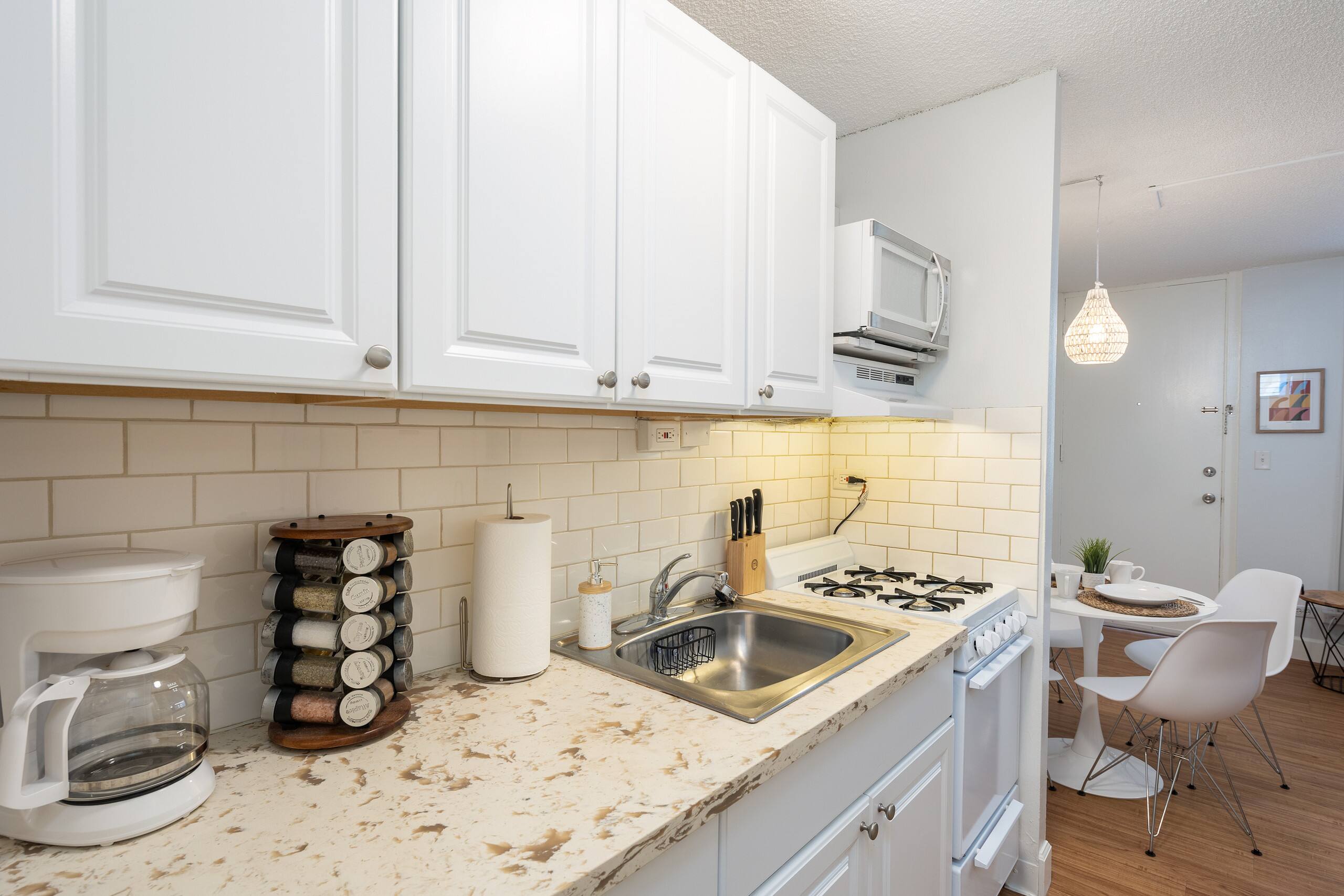 Condo in Honolulu · ★4.71 · 1 bedroom · 1 private bath - Image 6